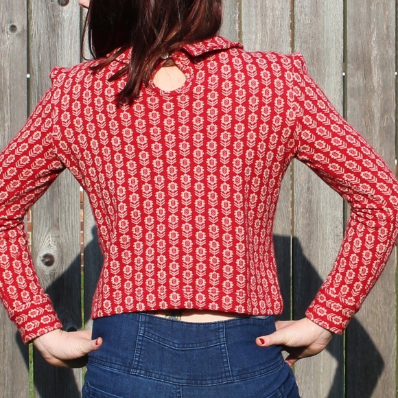 Vintage Red and White Floral Crop Top - Picture 4 of 5